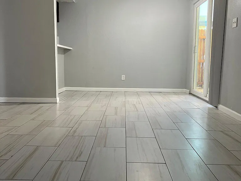 711 Harbour Town Dr — Photo 5
