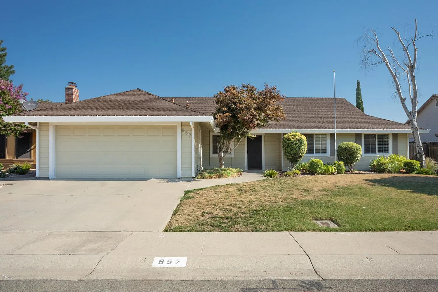 957 Northpointe Dr photo 1