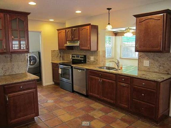 5th image of 638 NE 3rd St