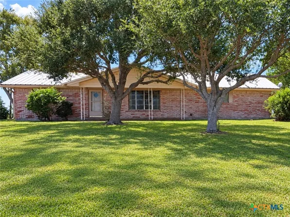 150 Sikes Rd, Port Lavaca, TX 77979