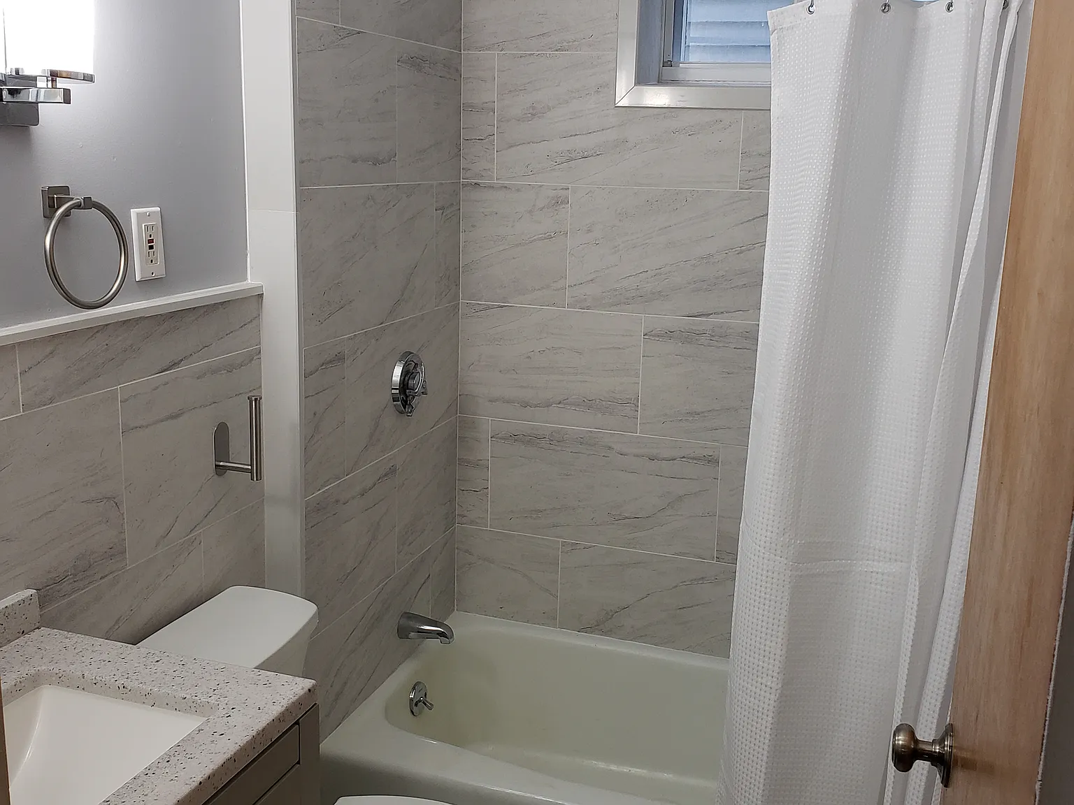 2 bed, 800 sqft, $2,200 — Photo 3