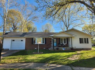 319 SE 8th Pl, Pryor, OK 74361