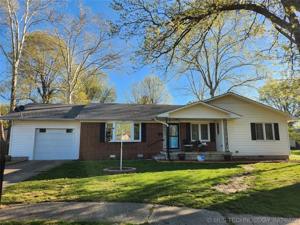 319 SE 8th Pl, Pryor, OK 74361