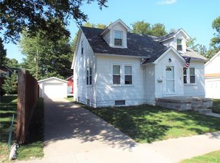 21 W 1st St, Trenton, IL