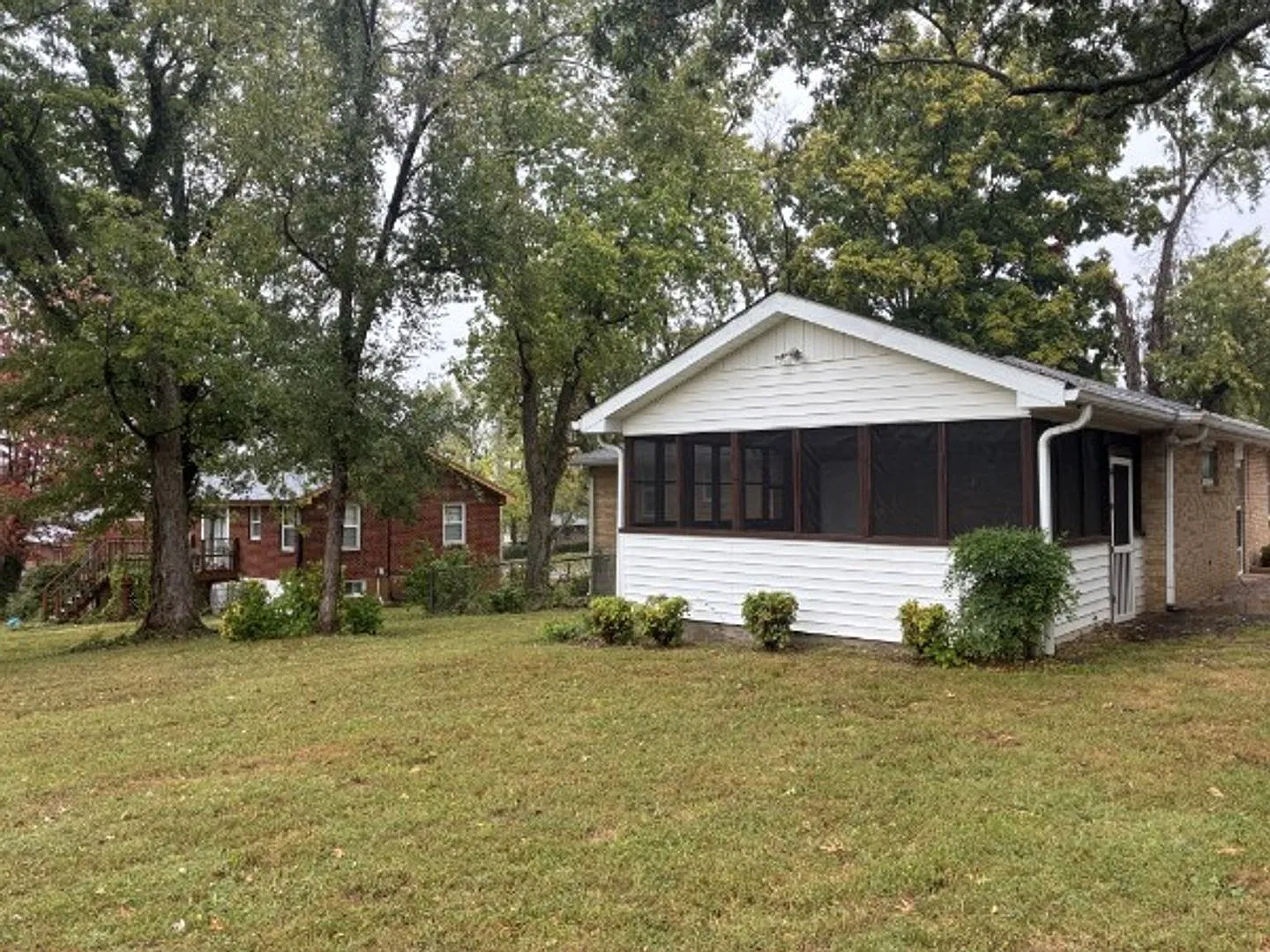 One Level Brick Home near I-24 & Haywood Ln — Photo 2