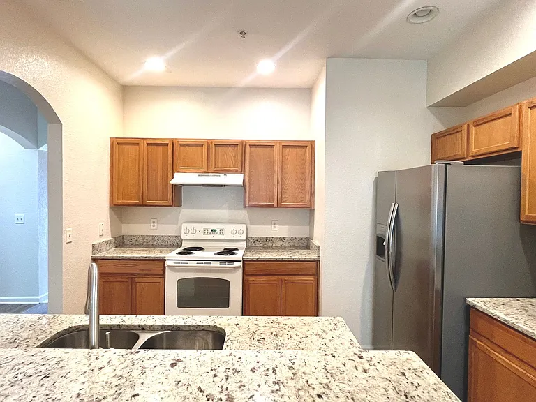2950 Ashland Ln S — Photo 6