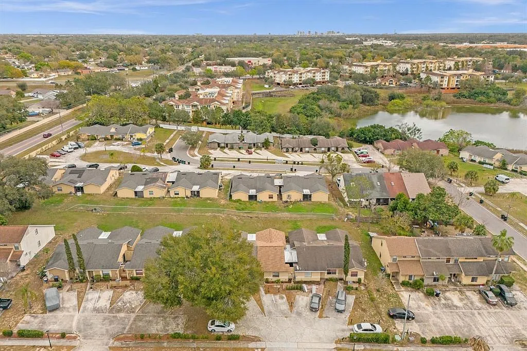 3 bed, 2.0 bath, 1106 sqft, $1,900 — Photo 3