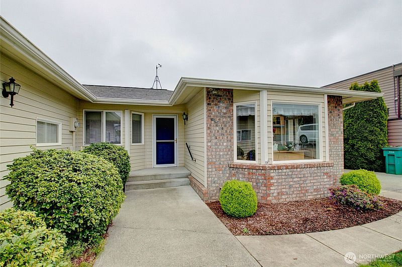 4th image of 3805 N Avenue W