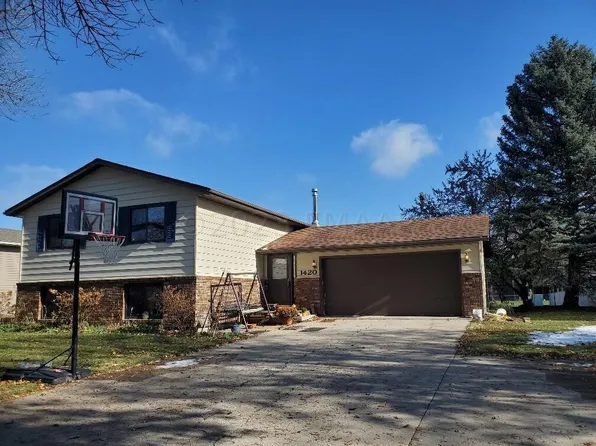 1420 23rd St S, Fargo, ND 58103