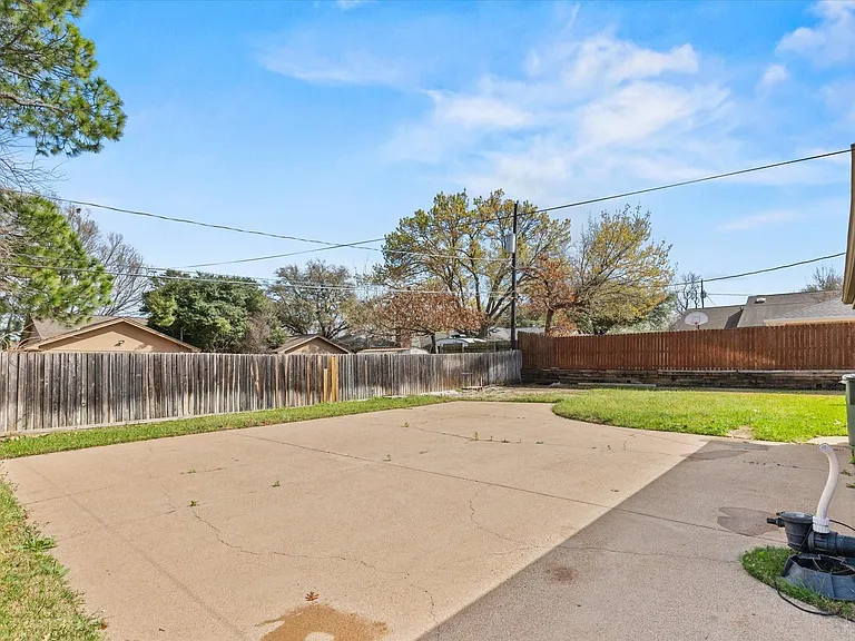 1905 Alamo Dr — Photo 25