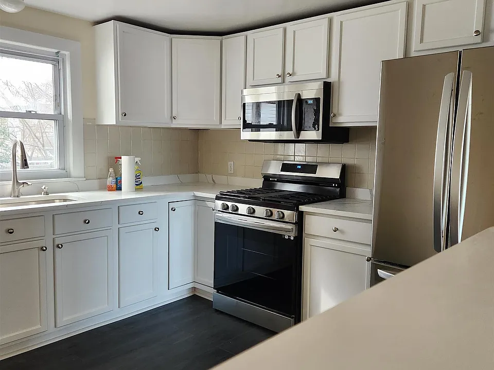 98 Moreland St #2