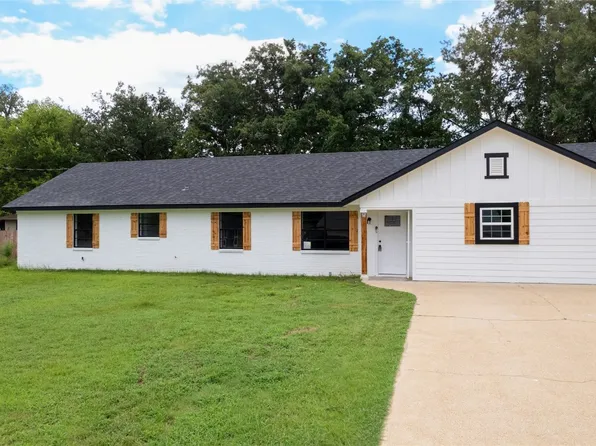 514 Crystal Dr, Longview, TX 75604