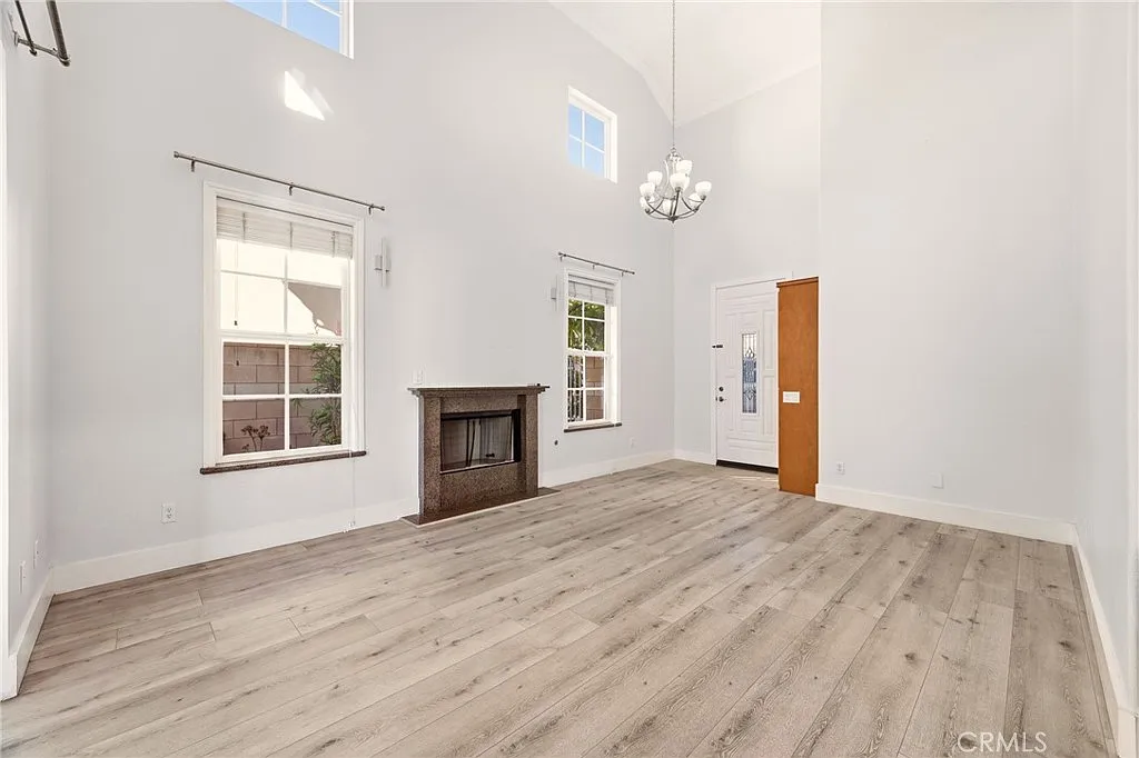 4 bed, 2191 sqft, $4,000 — Photo 4