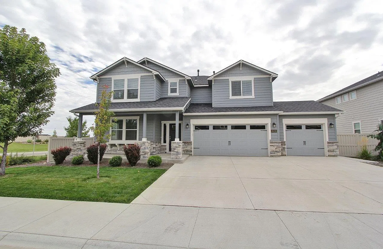 4 bed, 2.5 bath, 3004 sqft, $2,800 — Photo 1