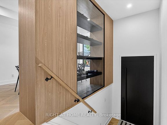 4th image of 15 B Rosemeade Ave