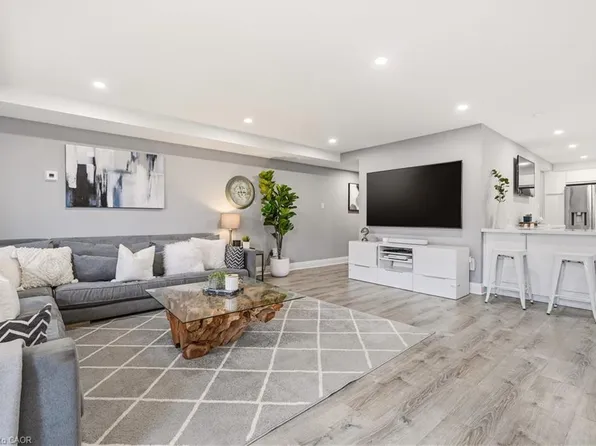 1250 Mississauga Valley Blvd #177, Mississauga, ON L5A 3R6