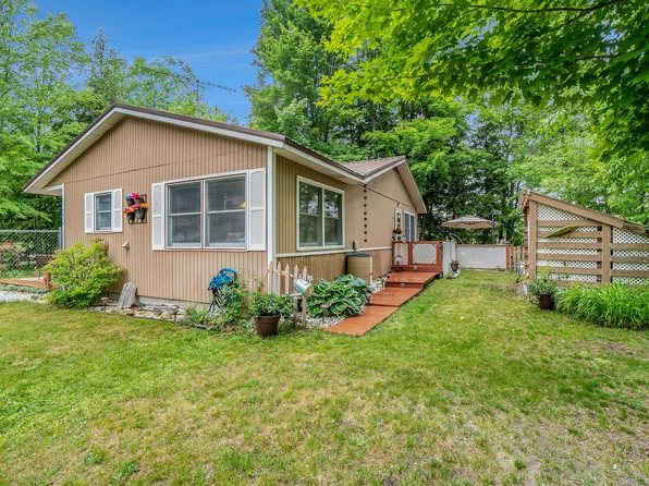5660 Guthrie Rd, Mesick, MI 49668