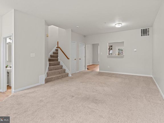 4th image of 11 Harbour Heights Dr #11