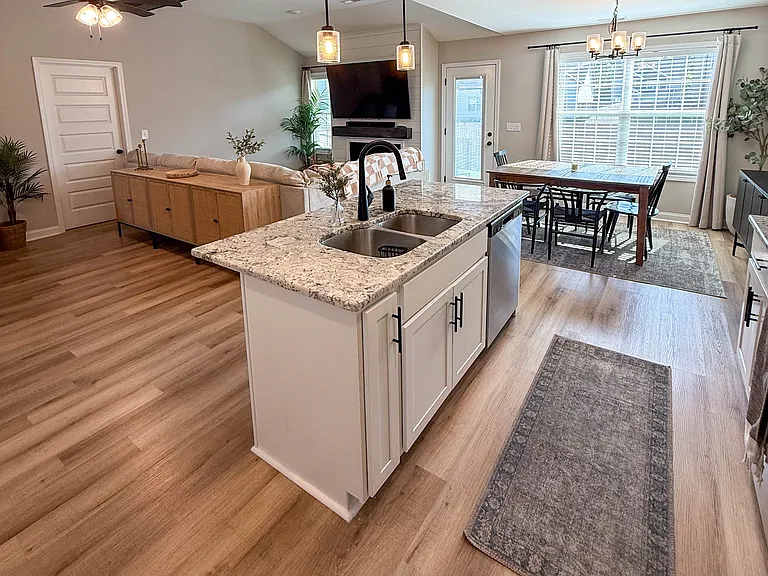 409 Pomeroy Dr — Photo 8