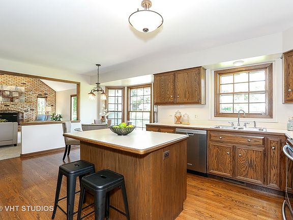 4th image of 820 Huntleigh Dr