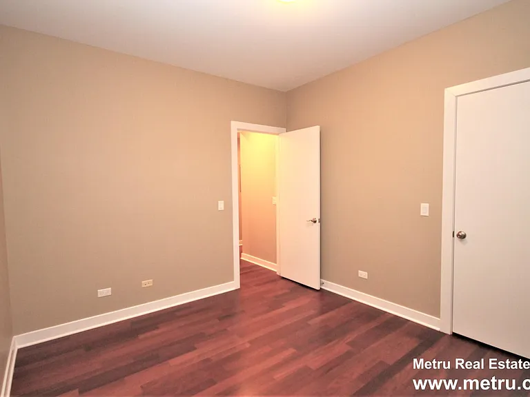2358 W School St #4W — Photo 8