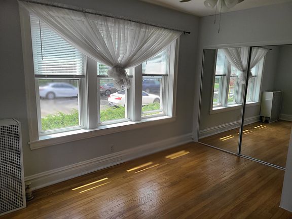 5th image of 5400 W Cornelia Ave APT 1E