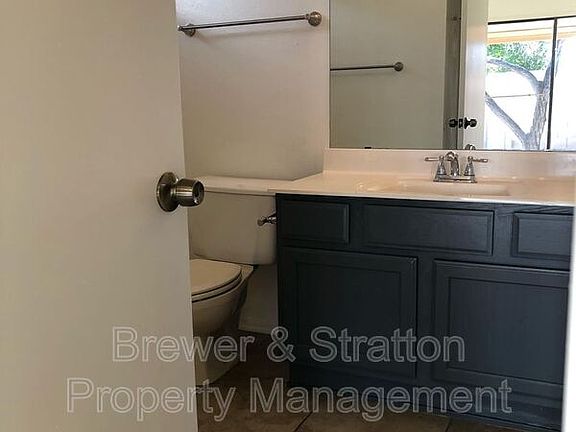 5th image of 3139 E Michigan Ave