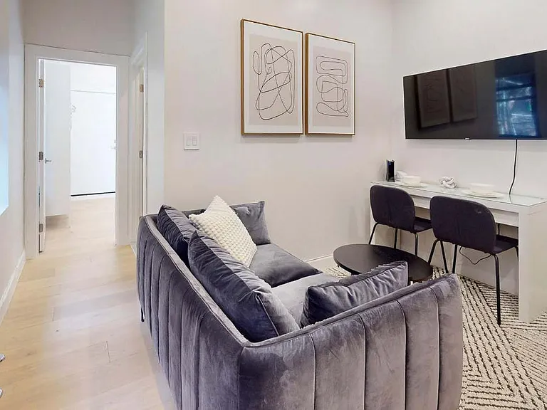 240 E 28th St #2 — Photo 3