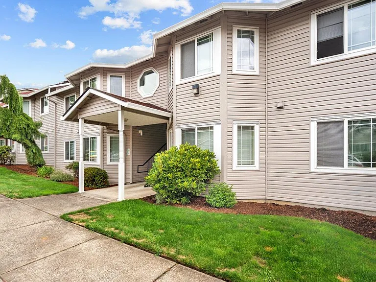 Gilhurst Apartments — Photo 11