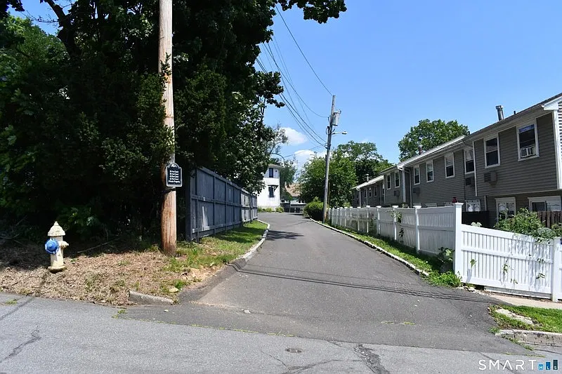 3 bed, 2.5 bath, 3250 sqft, $4,250 — Photo 2