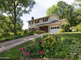 8301 Lee Ln, Vienna, VA 22182