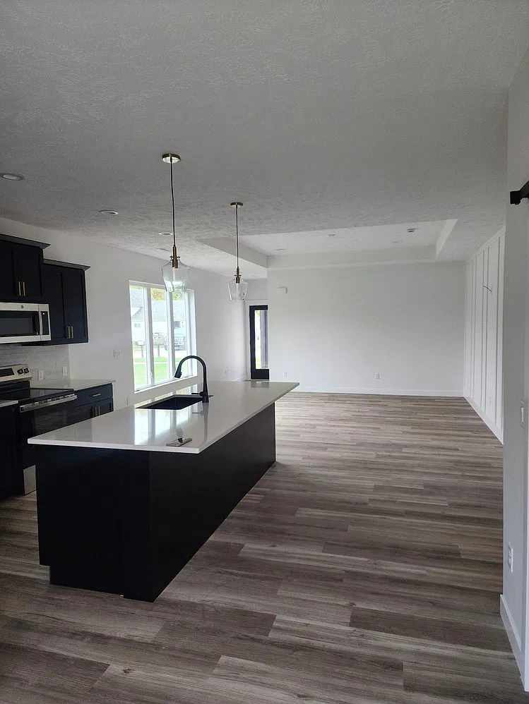3 bed, $1,500 — Photo 2