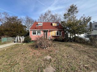 23 Satinwood St, Central Islip, NY 11722