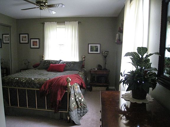 Master suite, new carpet