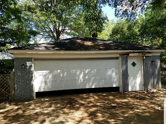 Detached Garage
