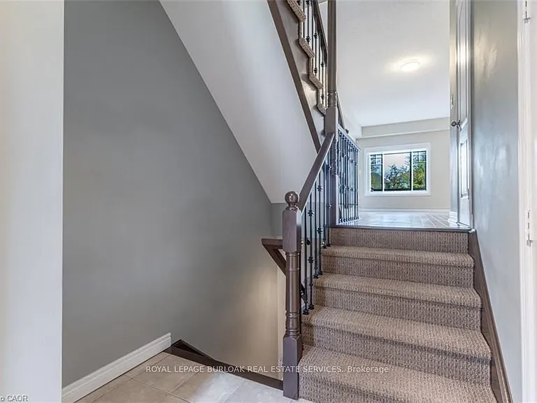 25 Liddycoat Ln — Photo 4