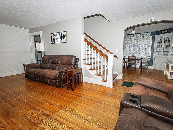 5th image of 1409 W Main St