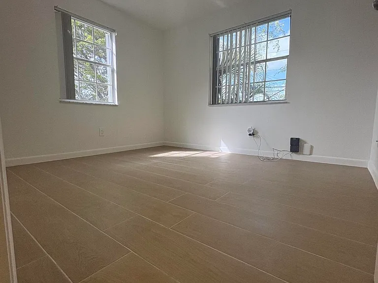 661 Waterside Dr — Photo 7