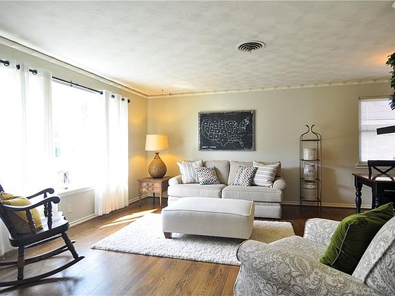 Large Picture Window and tons of great light
