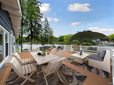 2009 Ridge Rd, White Lake, MI, 48383
