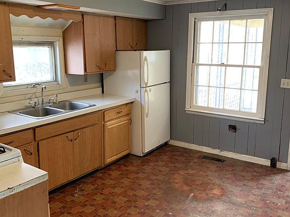 5th image of 4-90 Main St #4