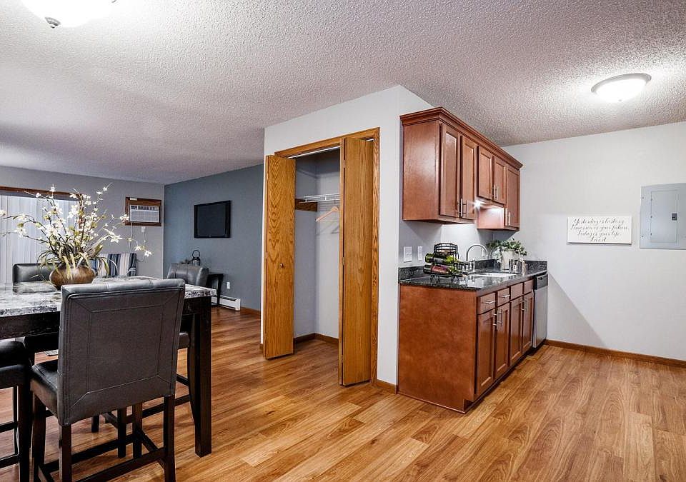 1st image of 290 9th Ave SW #547fc061d