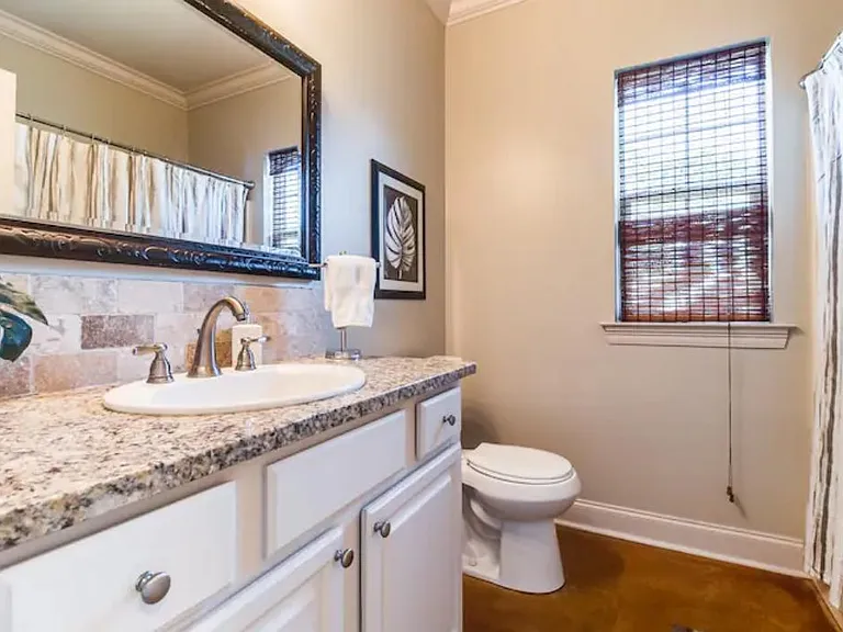 402 E Martial Ave — Photo 13