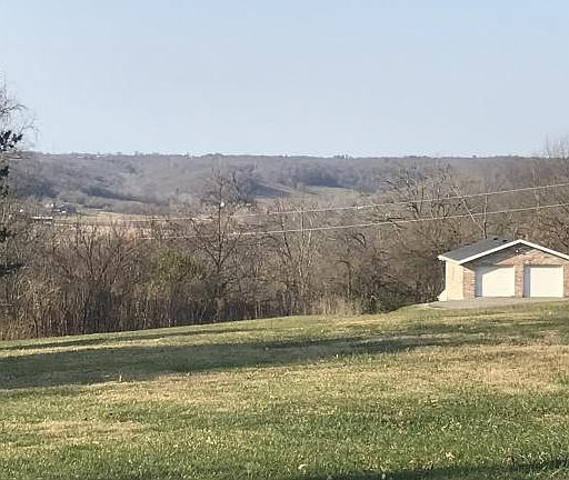 4th image of 301 Hillview Dr