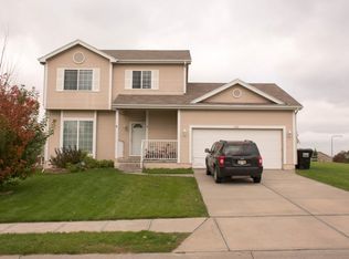 1702 Ridgeview Dr, Papillion, NE 68046