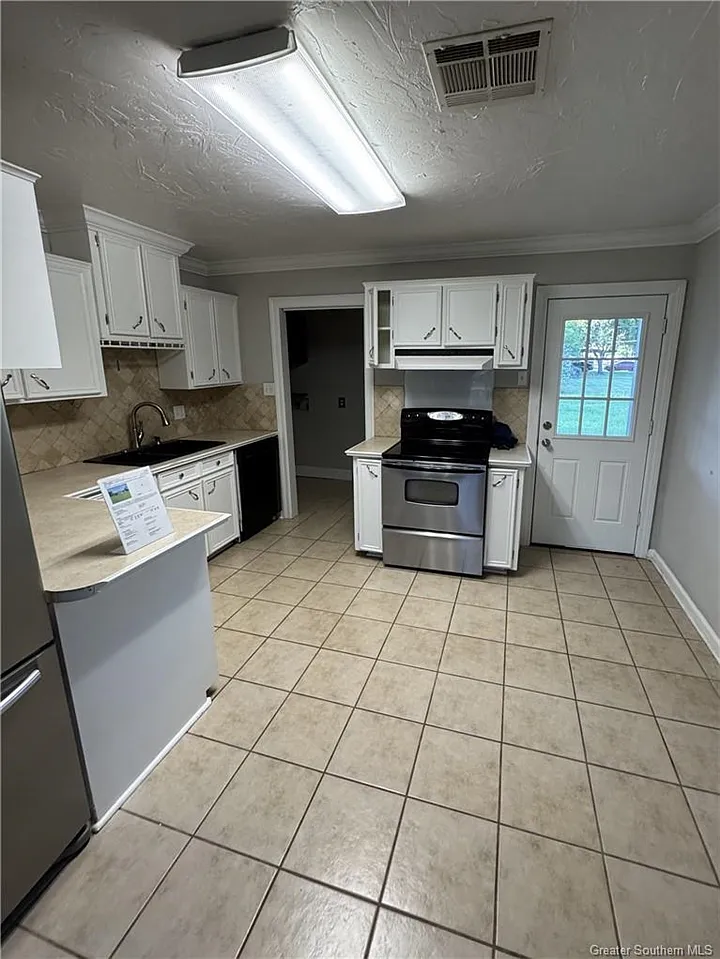 3 bed, 1425 sqft, $1,550 — Photo 3