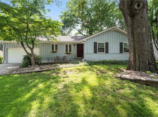 8610 Belleview Ave, Kansas City, MO 64114