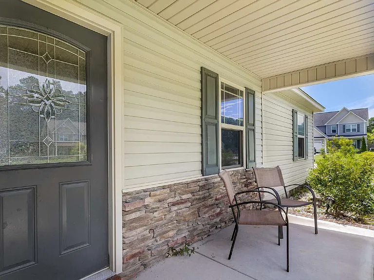 102 Bridgeport Dr — Photo 4