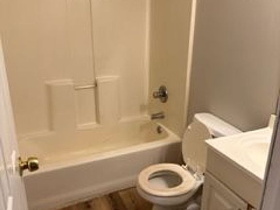 4th image of 5438 Norton Ave