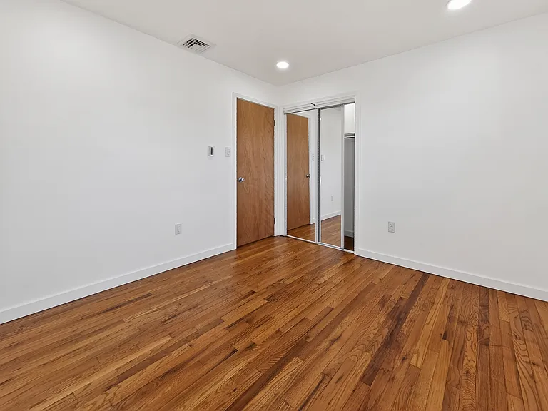 148 S 16th St — Photo 15